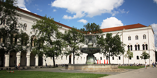 view of the main entrance of the LMU main building